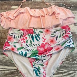 Boutique bikini the bottoms are high rise